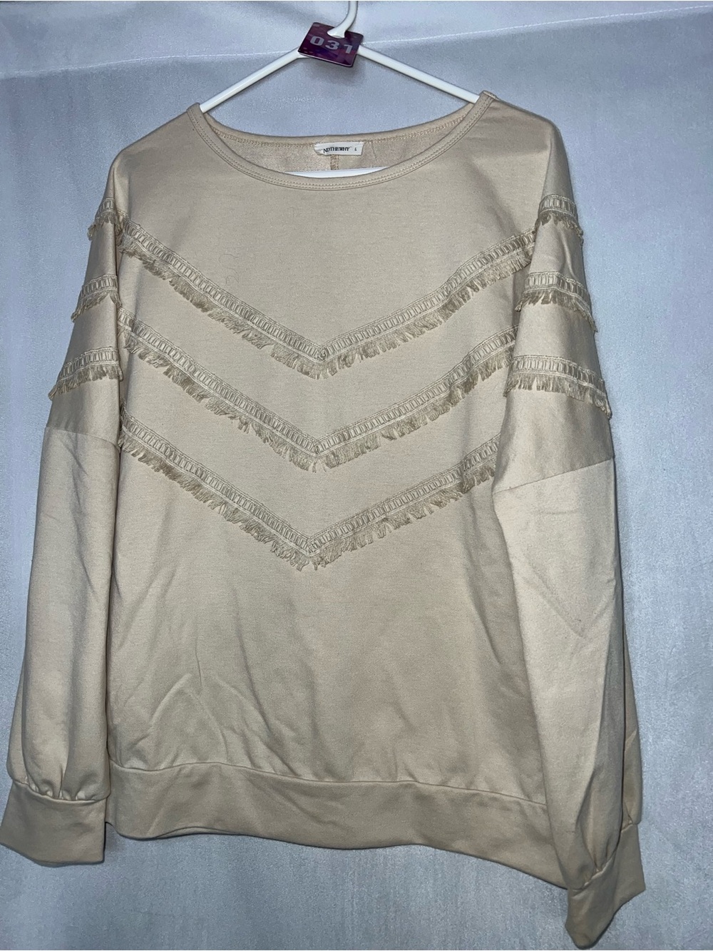 Andthewhy Large Women's Cream Fringe Chevron Sweatshirt